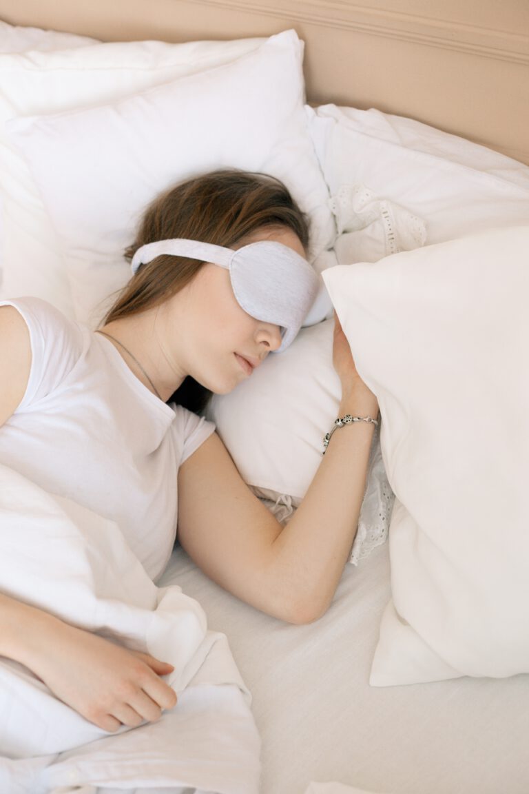 Budíte se ráno unavená? Důvodů může být několik, pozor na alkohol i stres