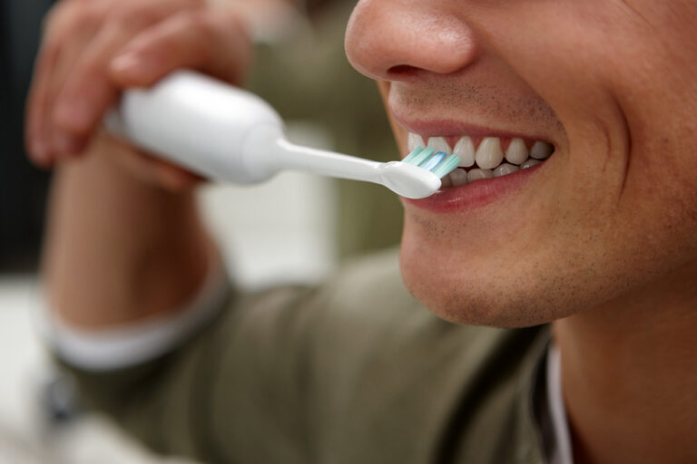 Zuby ovlivňují zdraví celého těla. Dentální hygienistka radí, jak předcházet vzniku komplikací spojených se špatným stavem zubů a dásní